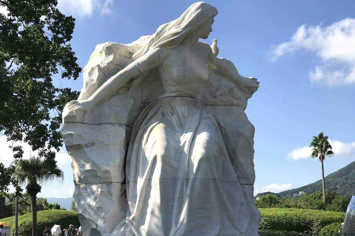 長崎鍾也叫和平鍾,祈求世界和平,不再有原爆.